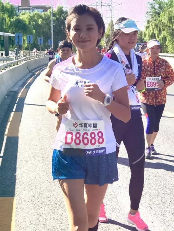 伊一|伊一近照，不愧是浙江台的一姐，私下里也是气场全开，漂亮又可爱