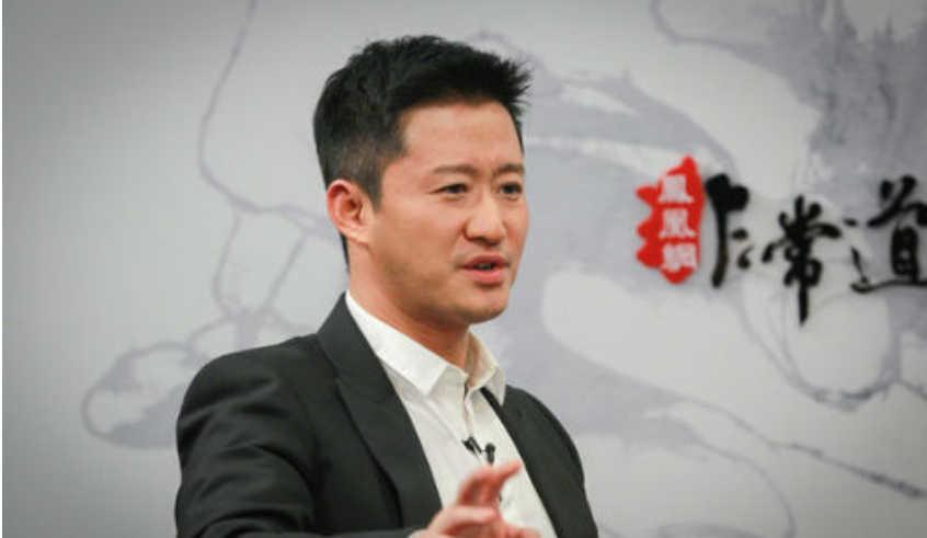 吴京|她在吴京最落魄时甩了他，转身嫁亿万富豪，如今被抛弃摆摊卖鱼