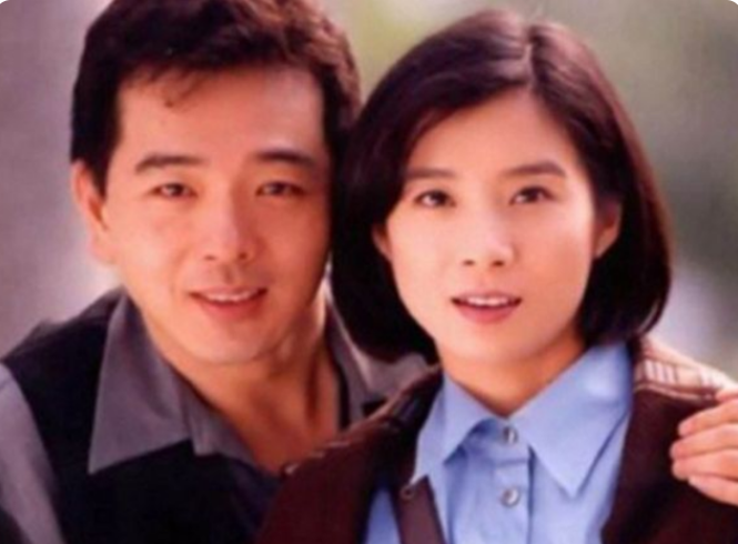 张晨光|著名老戏骨为了娶她，连送4年玫瑰花，亿万家产都在老婆名下