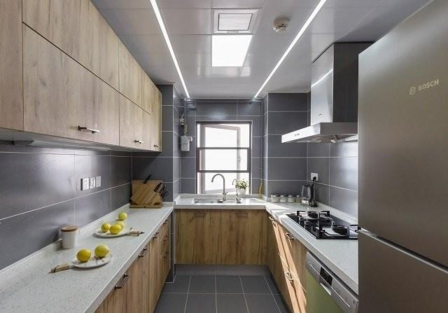 |全屋浅茶色木地板,厨房和卫生间干区地面用灰色地板砖协调吗?