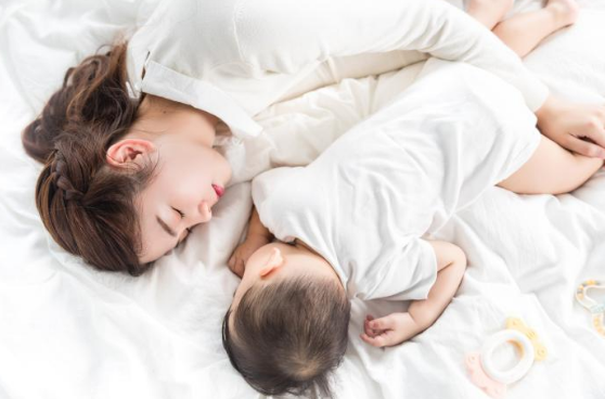 雷八趣说|注意好孩子的这些行为,可能是给父母的暗示,可以和孩子分房睡了