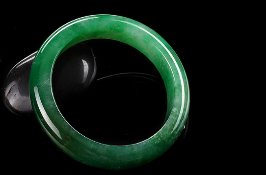 艺术品|还在说翡翠价值高？在故宫博物馆，其已经变身为艺术品