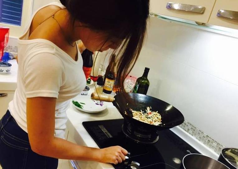 豆腐养生日记|27岁女子胃病离世，平生烟酒不碰，爱吃三物，医生：比塑料袋还伤胃