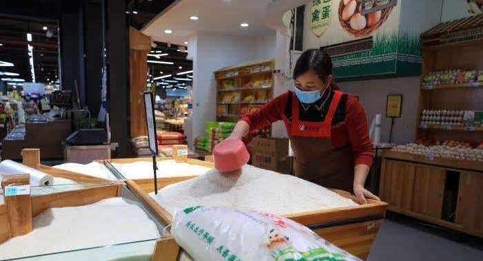 抢米抢面?淡定!别囤多了,中国粮食够吃!