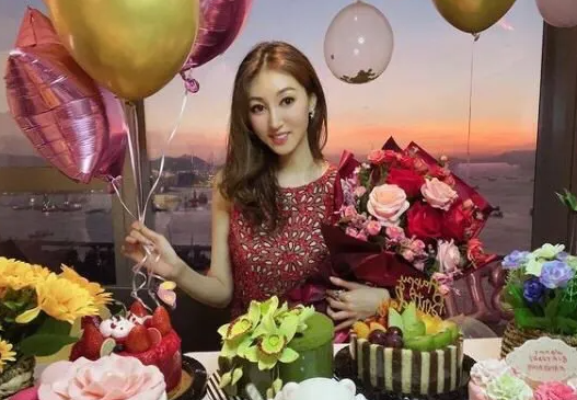 香港小姐|好讥刺！14年港姐季军出道无人问，坐拥3亿身价之后，好友抢着为其庆生