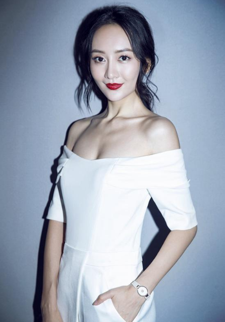 王鸥|王鸥究竟多迷人，男明星都喜欢围着她转，如此优秀为何仍在单身？