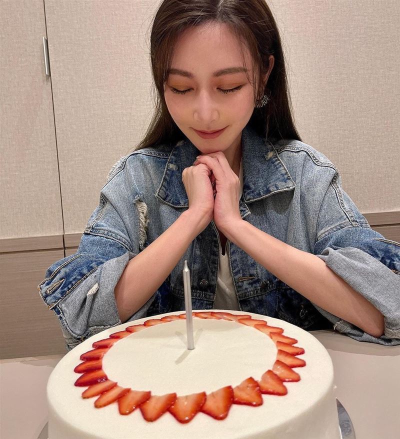 曾莞婷|曾莞婷俏丽??短发迎接39岁，同框《角头》兄弟，要与众不同