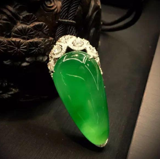 翡翠|麻雀虽小五脏俱全！翡翠虽小，但哲理丰富，你真的领悟到其中奥妙了吗？  ?