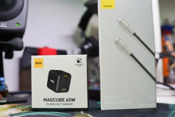 雷三趣说|适合出门游玩所带的快充头,各种电子产品都能使用,外观好看