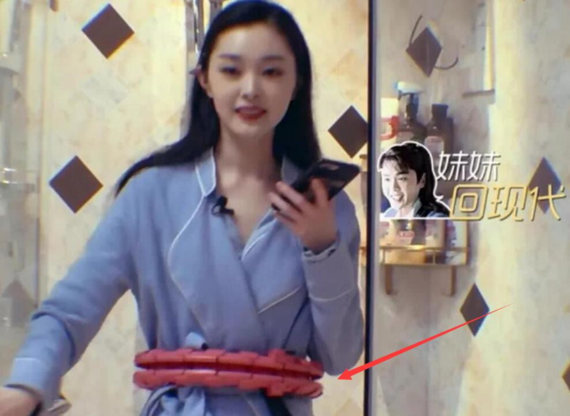 金高银|中学女教师太“火辣”，素颜也能上热搜，气质出众碾压女明星