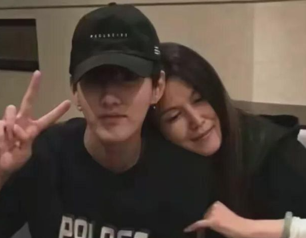 吴亦凡|吴妈妈为了救儿子,再度与吴亦凡亲爹走到一起?