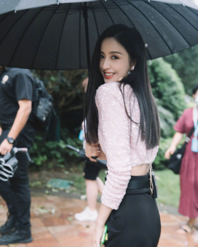 赵丽颖|精修图惊艳，抓拍生图绝绝子，怎么会有人颜值如此抗打？