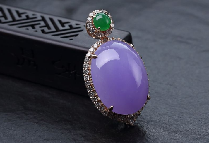 翡翠|都说翡翠是“玉石之王”，怎么回收时它又不值钱了呢？其中大有说法！