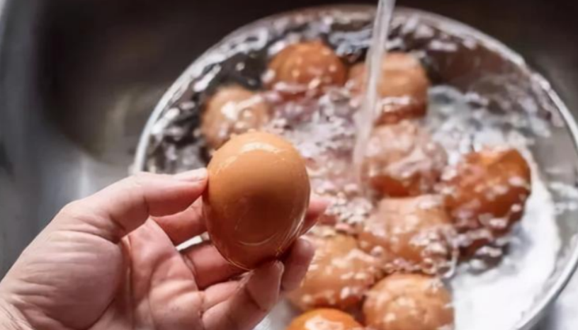 饮食|每天一个鸡蛋，28岁快递小哥确诊肝癌，医生：无知，吃一口等于十斤塑料