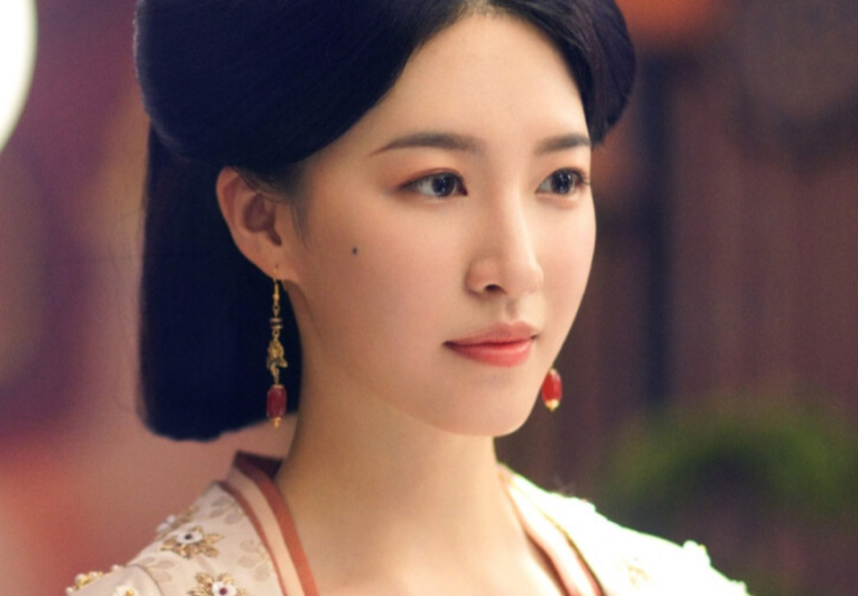 杜雨宸|邝露仙子杜雨宸，红火后连拍烂剧，事业跌到没法看