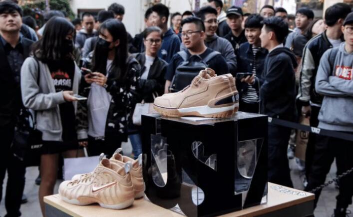 耐克简直欺人太甚，小米当价格屠夫，千元运动鞋仅售价99