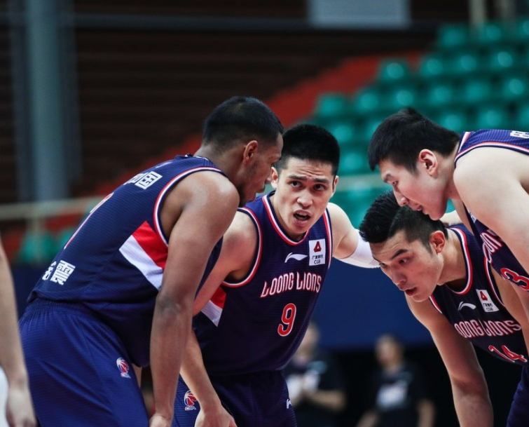 高校|郭士强在嘲讽中，一步一个脚印，把勉强进八强的队伍带到联赛第一