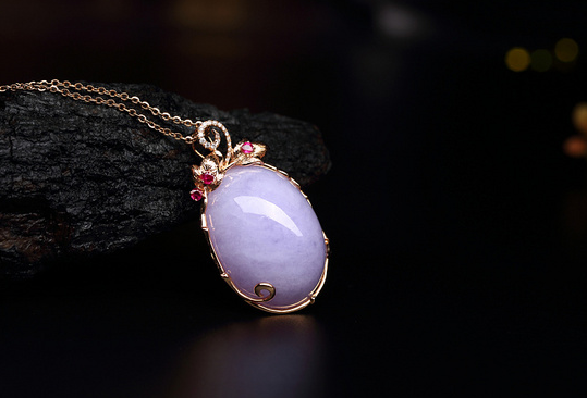 翡翠|翡翠原石表面，乱涂乱画的字母或者图案，也有一定的含义