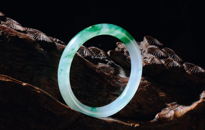 翡翠|看起来通透的翡翠,就是天然好翡翠吗?答案或许和你想的不同