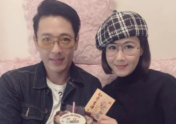 吕颂贤|明星夫妻为了不变老，坚持26年无子无肉，今54岁合照不敢认