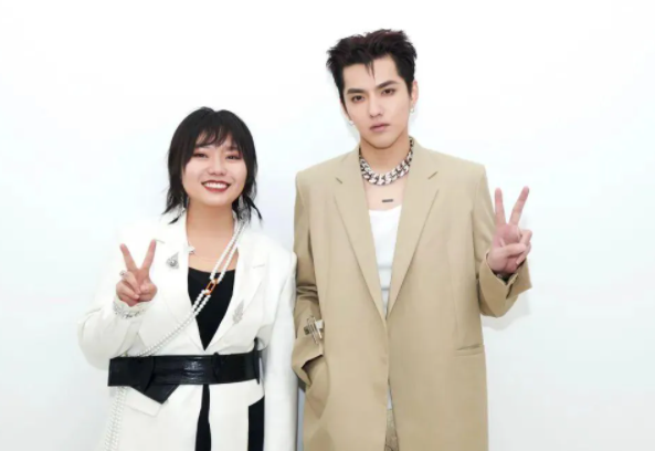 李雪琴|因吴亦凡走红的李雪琴，在吴亦凡被爆料后，迅速撤掉吴亦凡合照