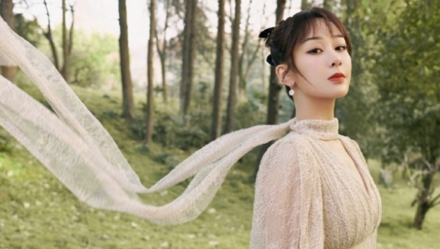 杨紫|杨紫曾一跃飞升为顶流，这次清朗行动，有可能会成全谭松韵？