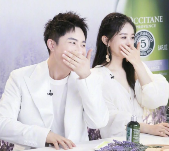 赵丽颖|一身红裙现身品牌活动现场的赵丽颖身材也太好了，转身的一瞬间简直不敢相信！