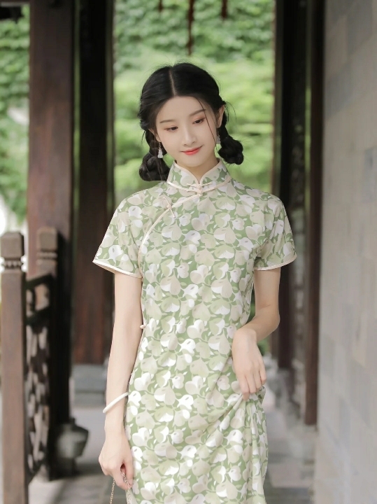 三伏|日常的唯美发型，丸子头温柔可爱适合夏天，这一款很是优雅百搭