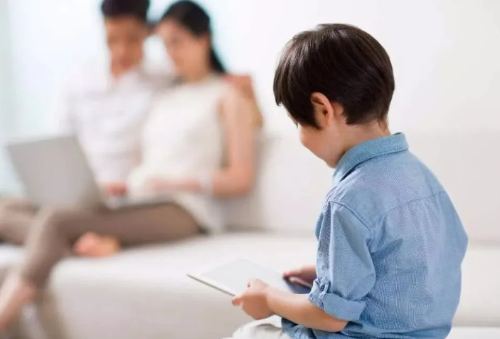 雷八趣说|从小培养孩子的责任心,选择合适的方式培养,让孩子更自主