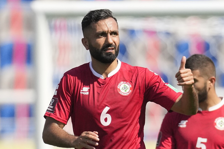 国足|0-1到3-2！大逆转！亚洲黑马升至榜首，国足被甩6分，仍倒数第二