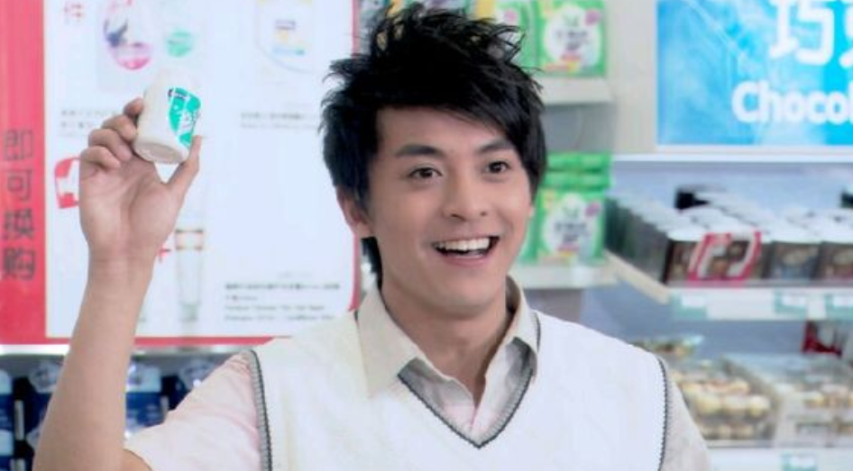 李佳航|李佳航：帮益达做了10年广告，没拿一分钱引热议，益达官方神回复