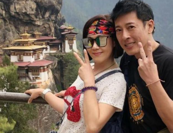 吕颂贤|明星夫妻为了不变老，坚持26年无子无肉，今54岁合照不敢认