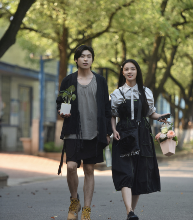 隔壁老樊|睡发小老婆、带退伍哥哥工体点外国妞，隔壁老樊你可真会玩