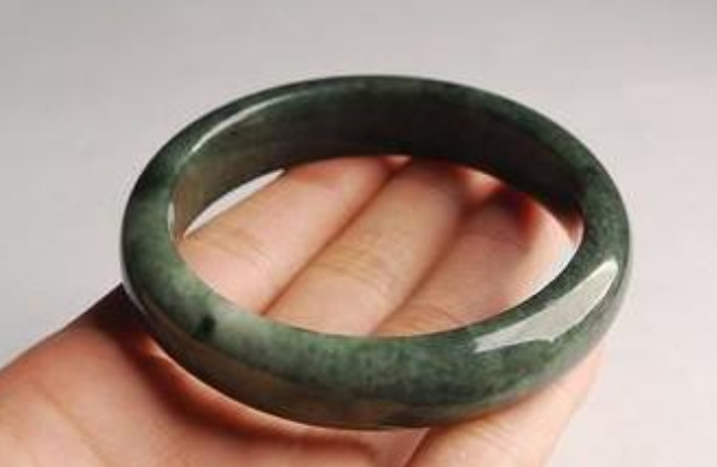 翡翠|什么是豆种翡翠?对于翡翠的品种,你都知道哪些?