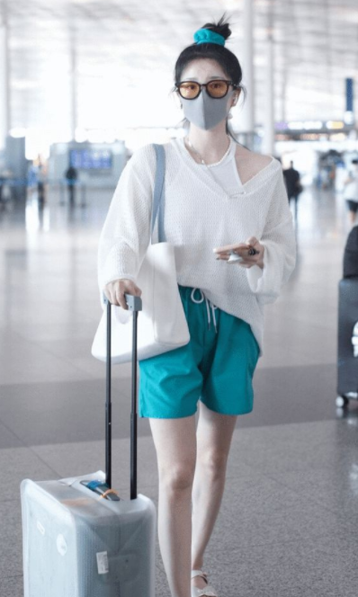 昭通机场|娇小美女陈小纭，私服穿搭好适合自己，尽显甜美气息