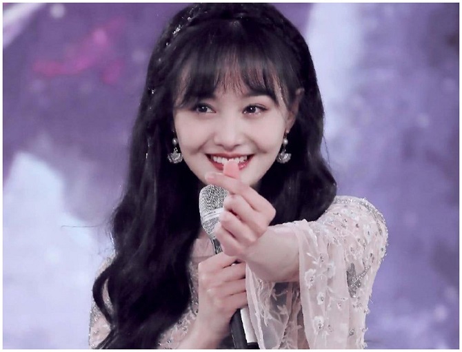 四处看看新鲜事 张恒爆出郑爽拿天价薪资，究竟是郑爽贪得无厌，还是其中另有隐情？