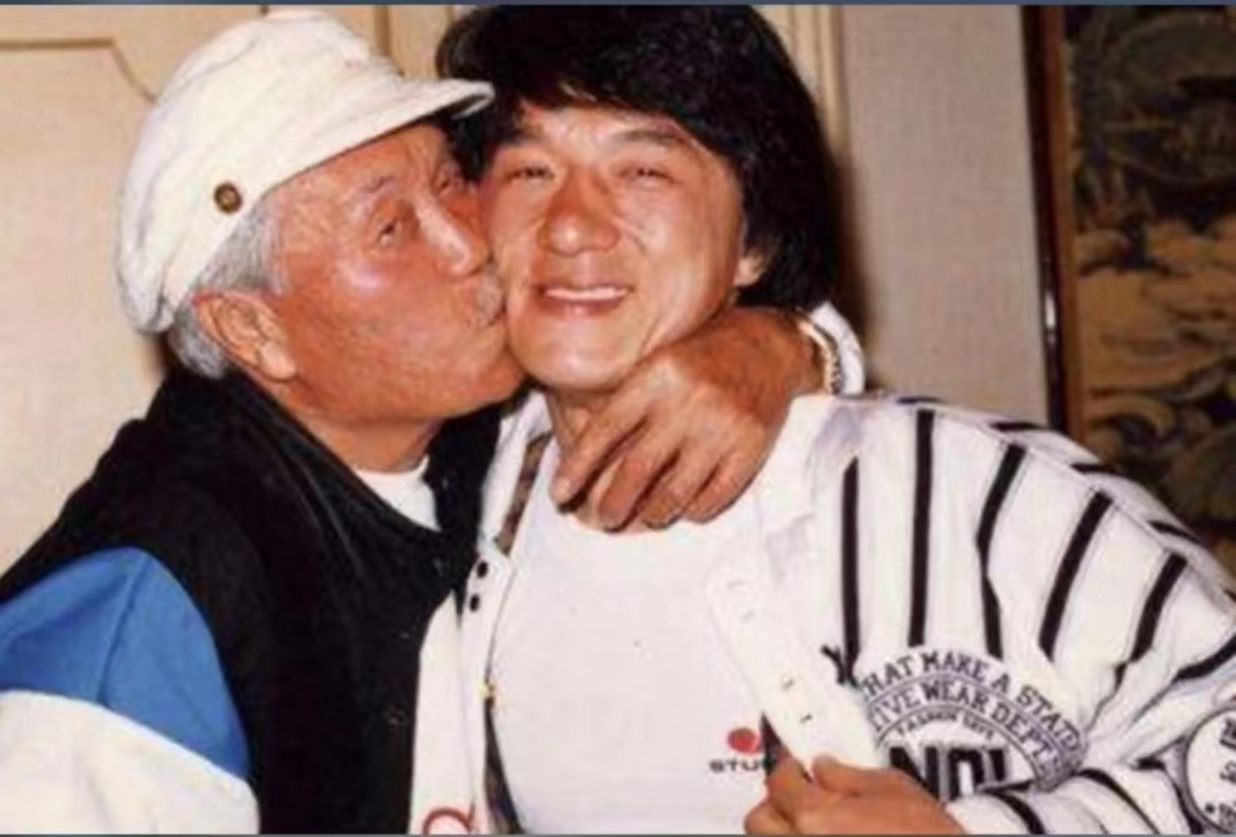 成龙|成龙在父亲去世前听说他们是房玄龄的后代，并在故宫旁有6亩地