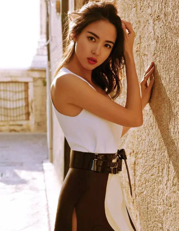 王俊凯|她是名副其实的“中国第一美女”,拒绝豪门嫁给爱情,如今35岁被宠成公主 !