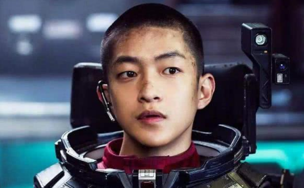 吴京|吴京亲手捧红的“白眼狼”，爆红后翻脸不认人，网友：报应来了！