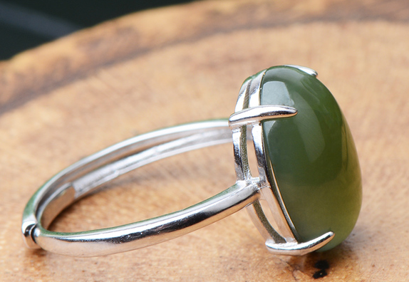 |人人都想收藏和田玉首饰,价格一路飞涨,未来的价格会怎样?