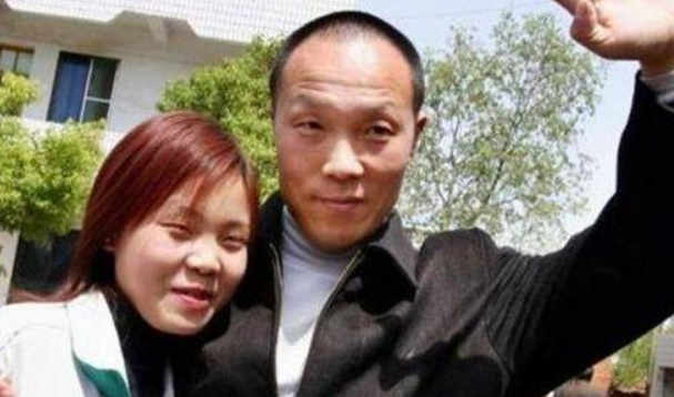 球话莲篇 男子因“杀妻”被判15年，入狱11年时，妻子回家：我老公在哪？
