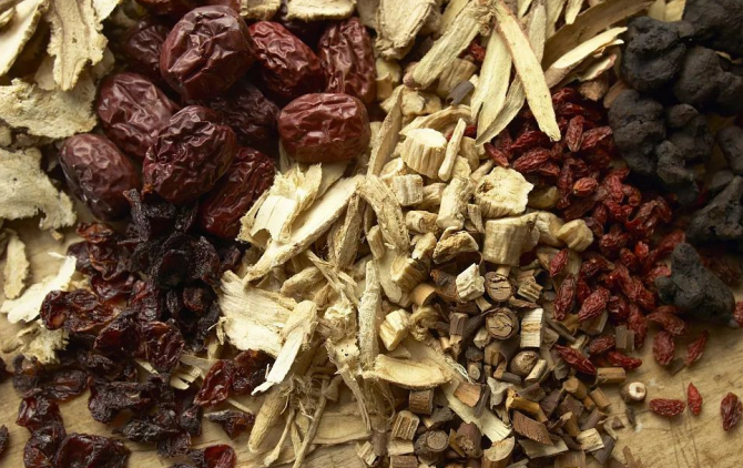 圣女果|圣女果是天然“消节剂”?医生提醒:若想甲功不受伤,3物需要“挥泪告别”