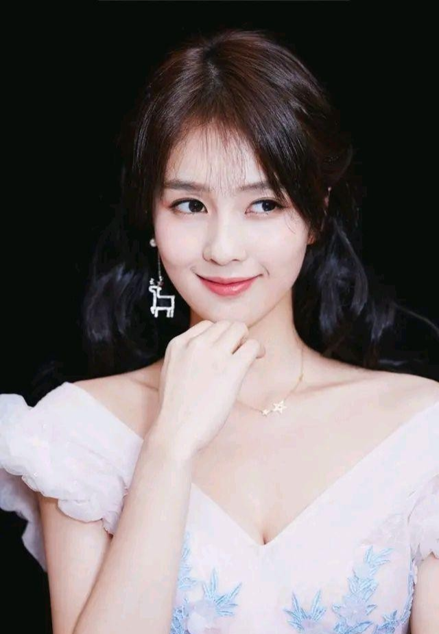 白梦妍|27岁白鹿路人照流出，颜值清新身材有料，这位女神真的好美丽