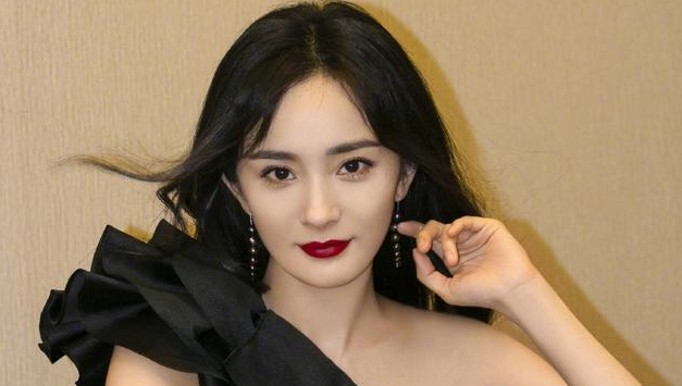 杨幂|《三生三世十里桃花》：杨幂的脸配上高冰翡翠耳坠，美得像画中人