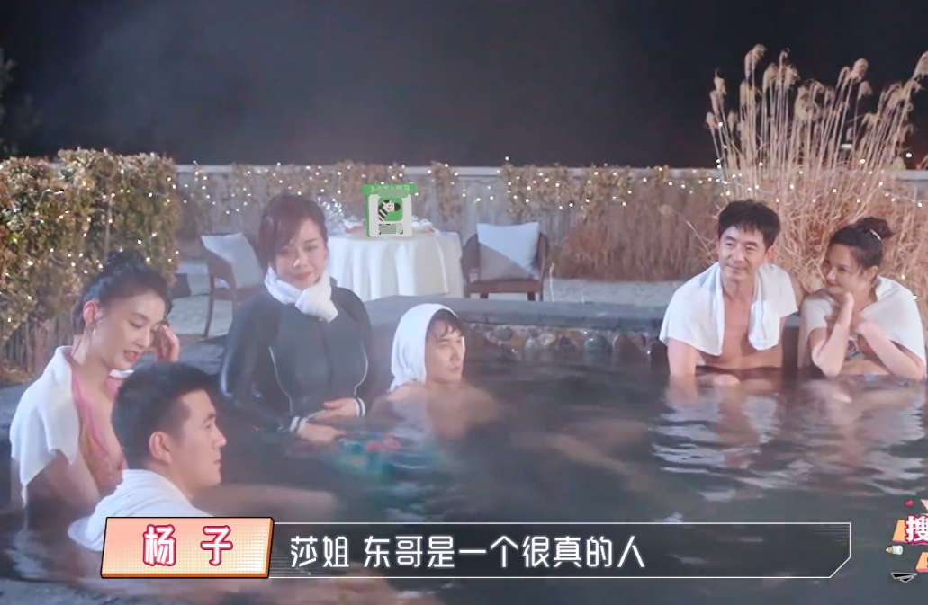 张铎|《婆妈》男女混浴泡温泉，穿最保守的被老公迎接，暴露的站台上没人理