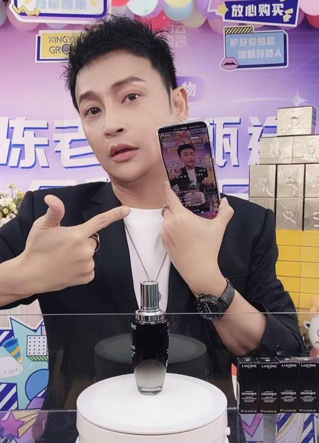 the nine|50岁陈志朋凌晨两点卖货，因为网友一句话，在直播间“对骂 ”