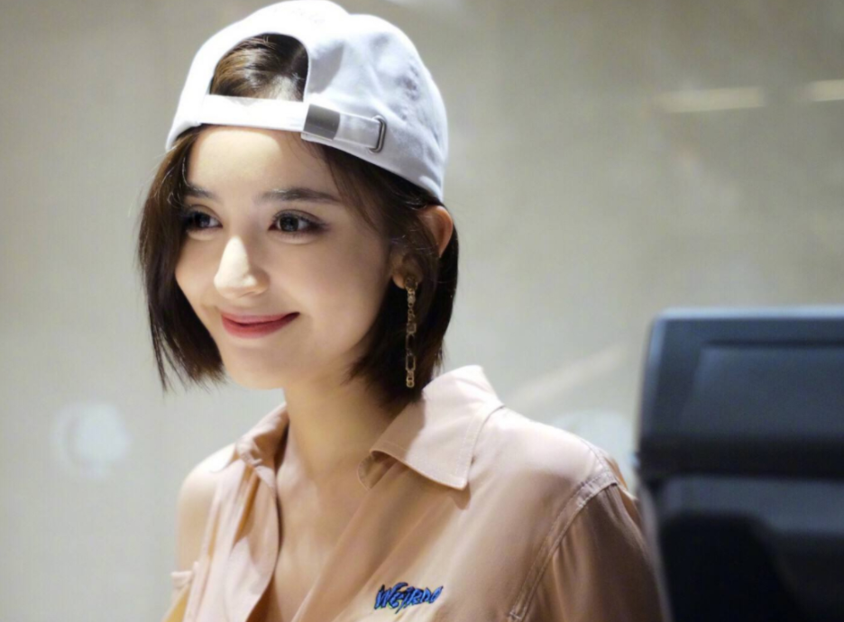 赵丽颖|3位当红的女“顶流”，全都拥有神仙颜值，但为何唯独赵丽颖“别具一格”？