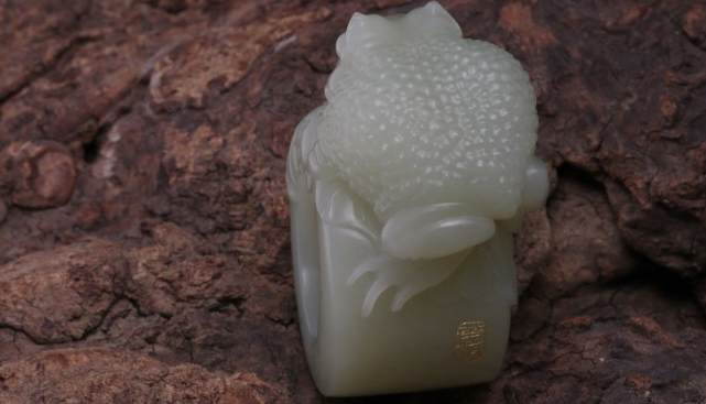 |和田玉是大自然赠予的特殊礼物，价格虽水涨船高，却依然受推崇