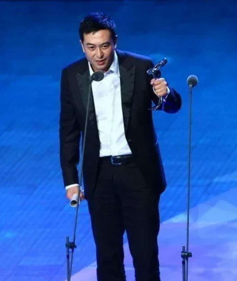 新晋宝妈育儿记|?有一回，张嘉译参加某颁奖活动，突然问身边的宋佳：今天你带人了吗？