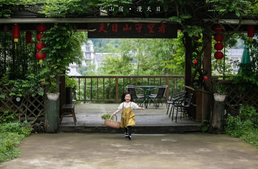 老友汇同学聚会服务|太震撼了？在杭州举办同学会千万不要错过这个地方！